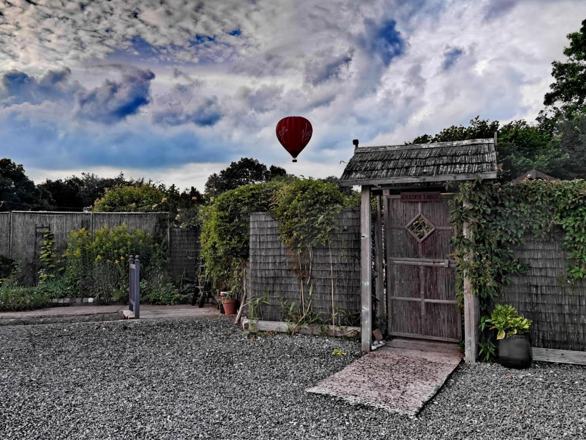 The Garden Lodge Llynclys Exteriör bild