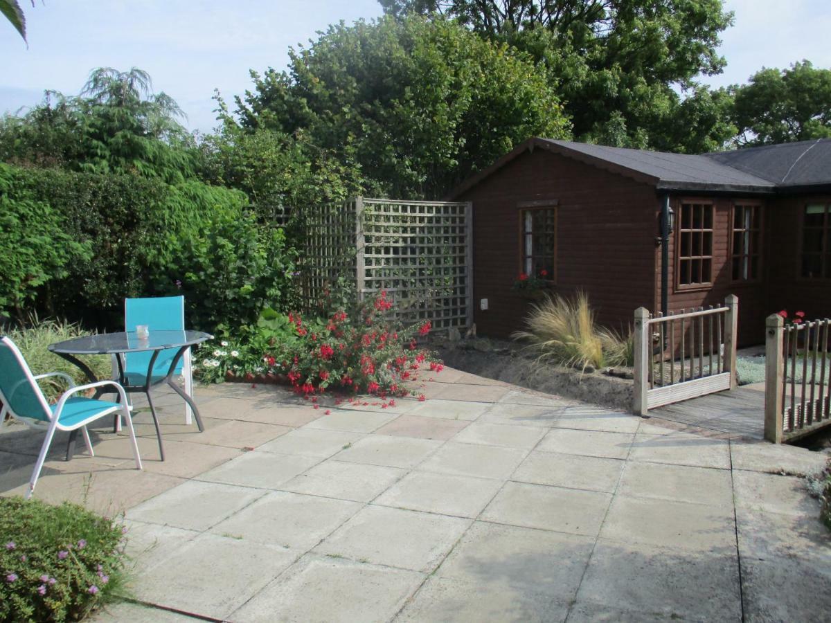 The Garden Lodge Llynclys Exteriör bild