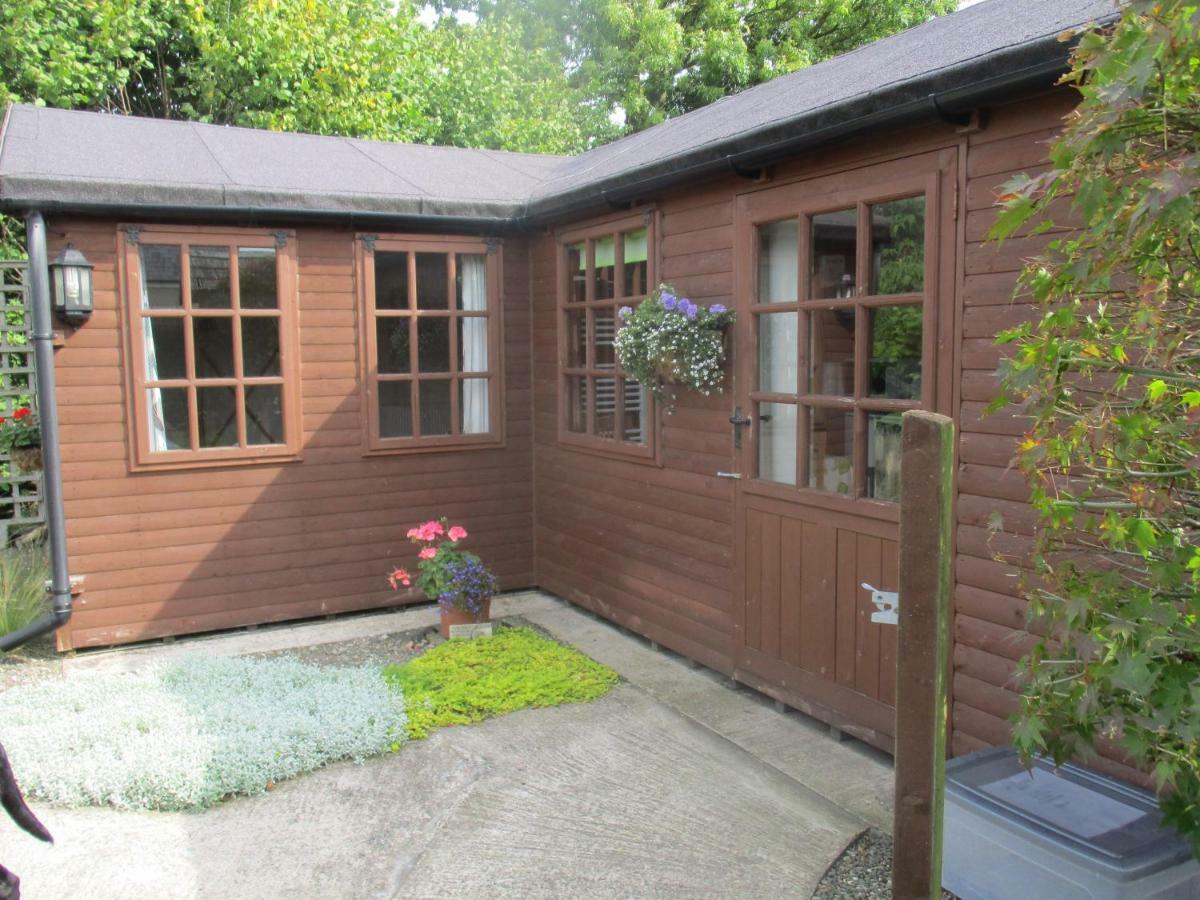 The Garden Lodge Llynclys Exteriör bild